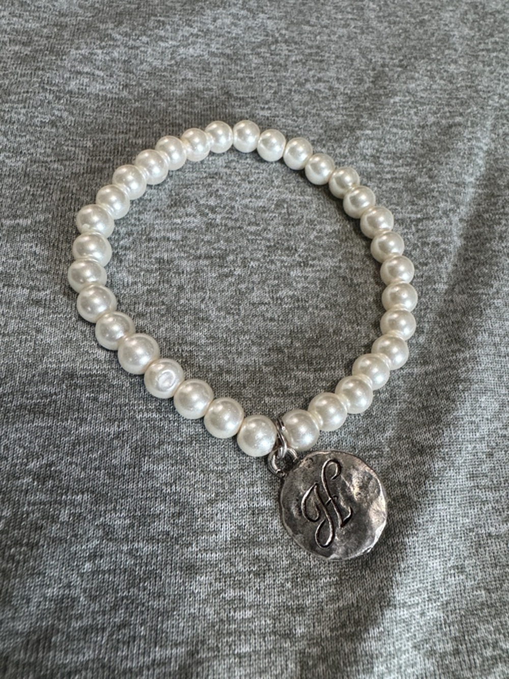Source Unknown White Pearl Stretch Bracelet with Silver Initial Charm